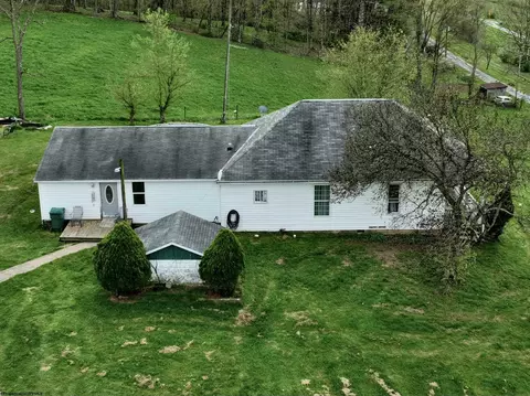 172 Loofboro Ln, Lost Creek, WV 26385