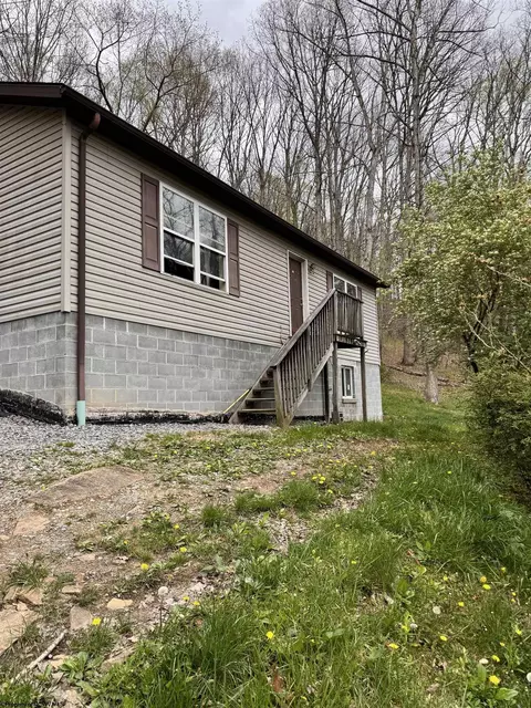 150 Blueridge Dr, Grafton, WV 26354