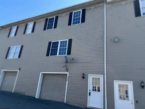 504 Scenic Rdg, Fairmont, WV 26554
