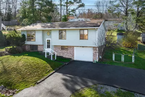 232 Eastgate Dr, Morgantown, WV 26508