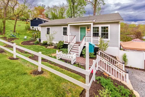 2282 Meadows Dr, Morgantown, WV 26505