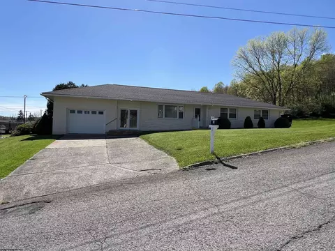 15 Seneca Dr, Buckhannon, WV 26201