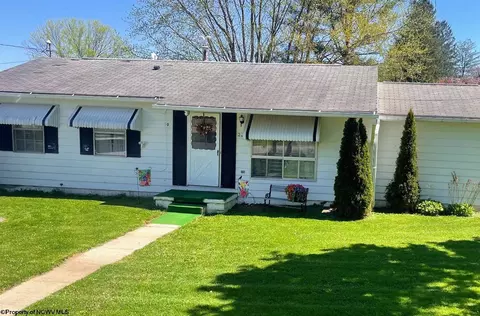 70 N Hice St, Belington, WV 26250