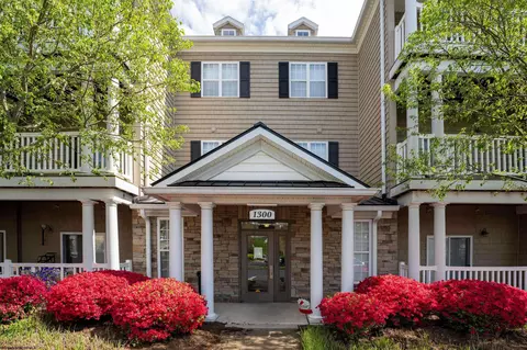 1331 Suncrest Vlg, Morgantown, WV 26505