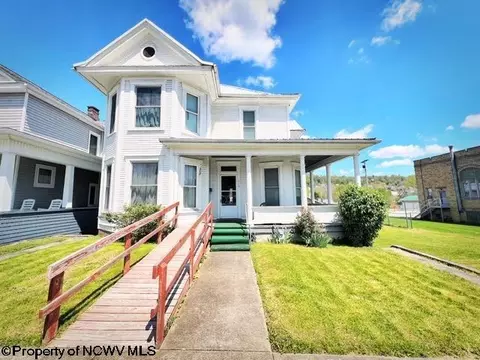 115 Mcgraw Ave, Grafton, WV 26354