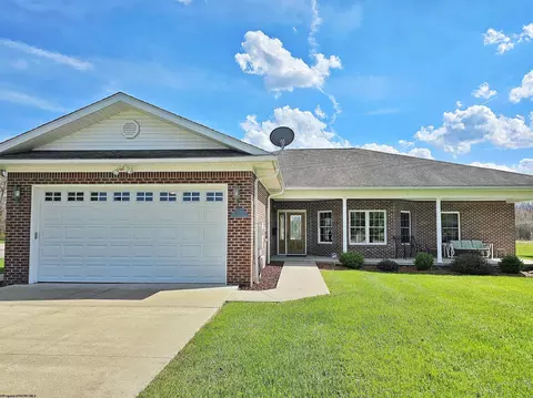 10 Monticello St, Elkins, WV 26241