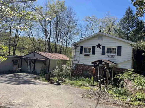 343 Bull Run Rd, Morgantown, WV 26508