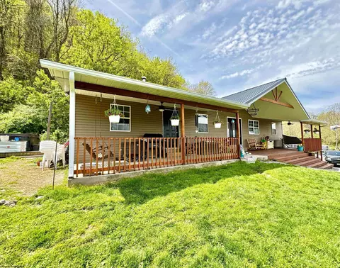 1089 Peel Tree Rd, Volga, WV 26238