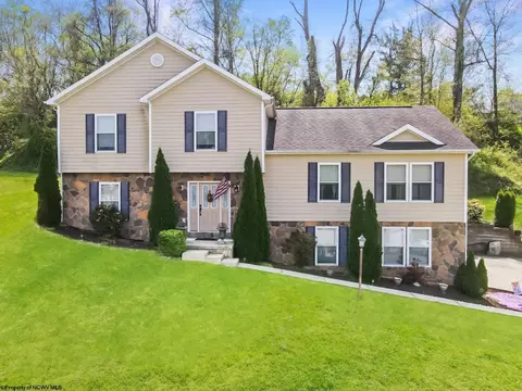 1916 Constitution Dr, Fairmont, WV 26554