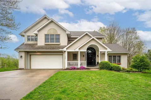 1520 Castle Ct, Morgantown, WV 26508