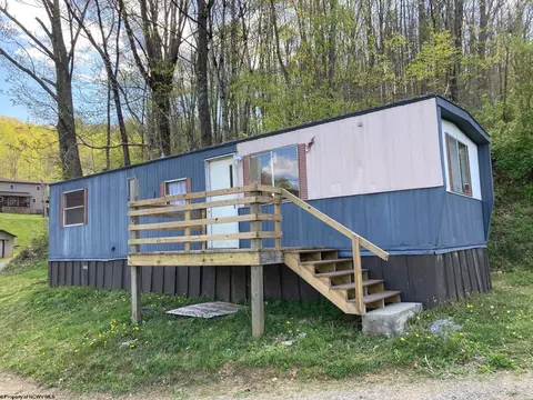 867 Us Hwy 19 S Hwy, Weston, WV 26452