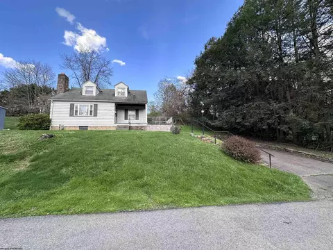 135 Circle Dr, Fairmont, WV 26554