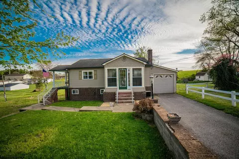 107 Elkins Ave, Masontown, WV 26542