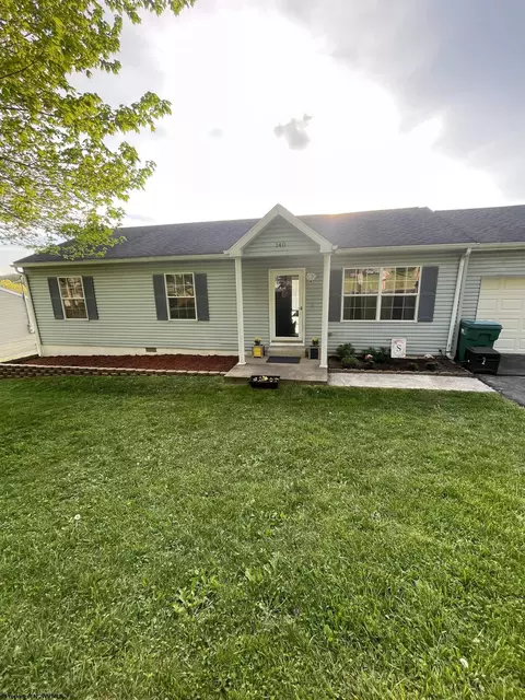 140 Stratford Dr, Bridgeport, WV 26330