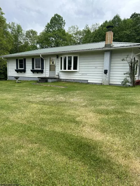 27 Lindburgh Dr, Buckhannon, WV 26201