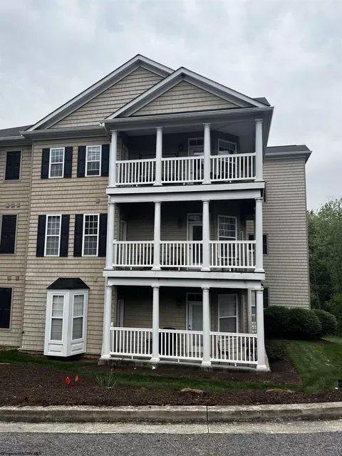 2221 Suncrest Vlg, Morgantown, WV 26505