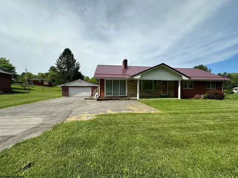 686 Tallmansville Rd, Buckhannon, WV 26201