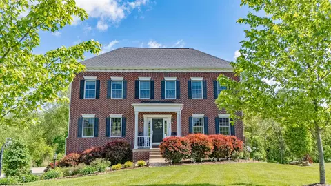 713 N Vista Ct, Morgantown, WV 26508