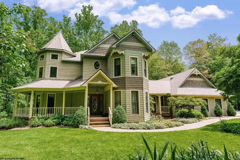 127 Quail Rd, Morgantown, WV 26508