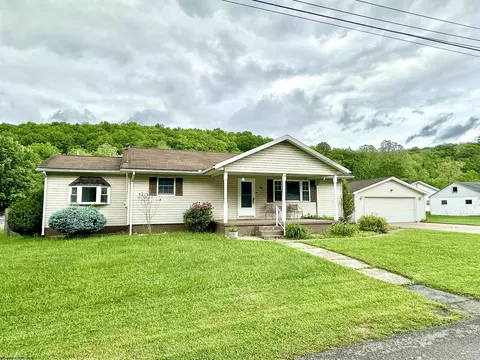 97 Little Sycamore Sq, Fairmont, WV 26554