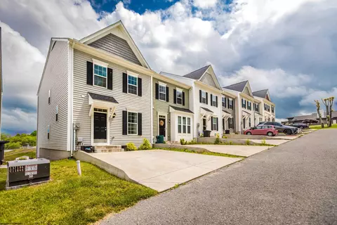 207 Falling Leaf Ln, Morgantown, WV 26501