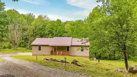 268 Rankin Rd, Tunnelton, WV 26444
