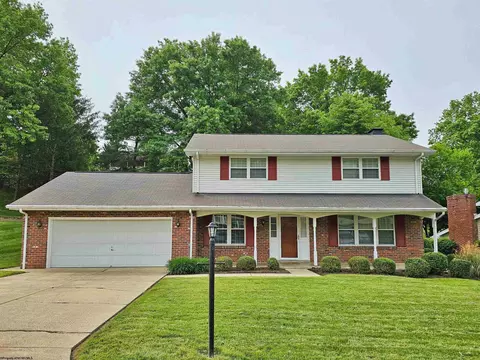 122 Valley Dr, Bridgeport, WV 26330