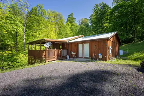 809 Hawks Nest Rd, Mannington, WV 26582
