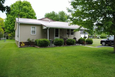 236 N Bradshaw St, Belington, WV 26250