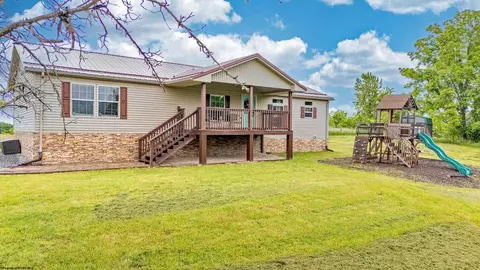 1021 Grafton Rd, Morgantown, WV 26508