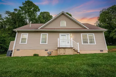 1457 Parkside Dr, Fairmont, WV 26554
