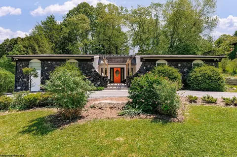 140 Scenery Dr, Morgantown, WV 26505