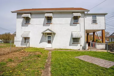 9 Garrison St, Westover, WV 26501