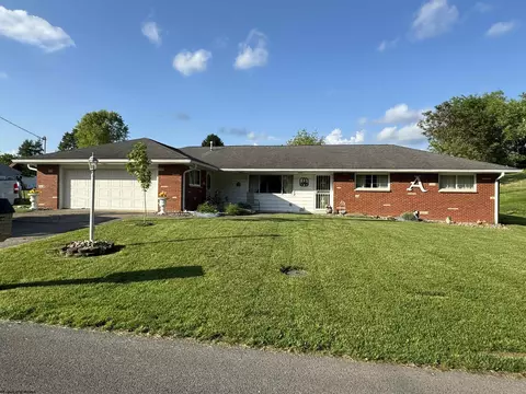 1022 Rainbow Rd, Bridgeport, WV 26330