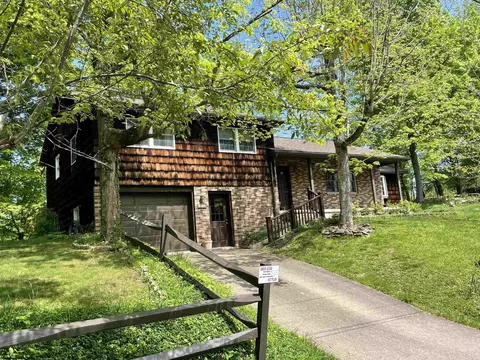 608 Skyview Dr, Clarksburg, WV 26301