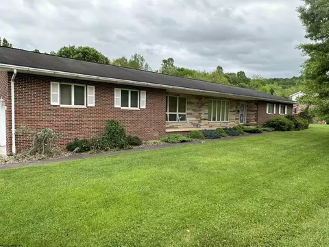 41 Larchmont Ln, Buckhannon, WV 26201