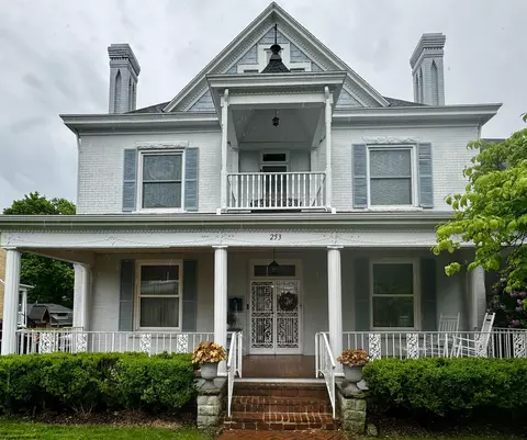 253 Carr Ave, Clarksburg, WV 26301