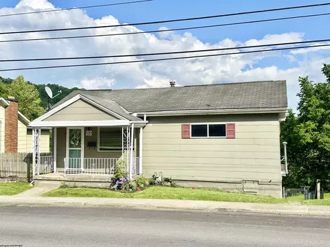 520 Camden Ave, Monongah, WV 26554