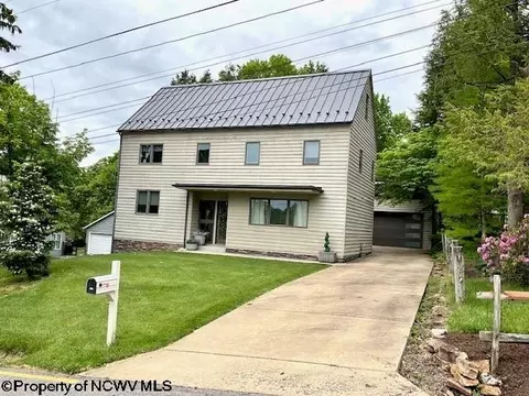 1220 Lions Ave, Morgantown, WV 26505