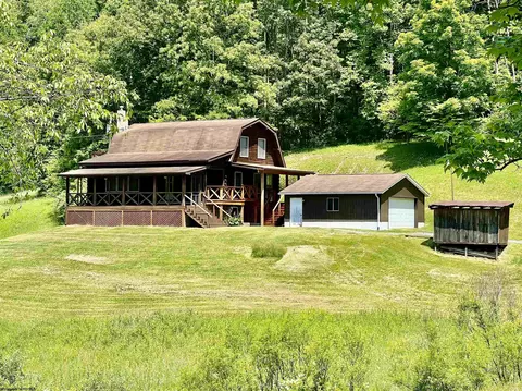 361 Stringtown Rd, Mannington, WV 26582