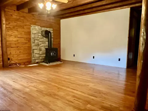 Living - 361 Stringtown Rd, Mannington, WV 26582 photo 1 of 3