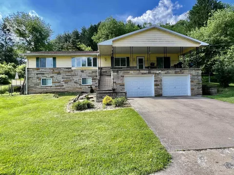 608 Apple Valley Rd, Fairmont, WV 26554