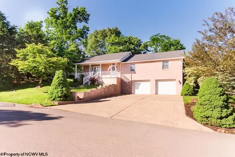 64 Lawrence St, Morgantown, WV 26508