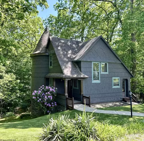 7 Kerens Hl, Elkins, WV 26241