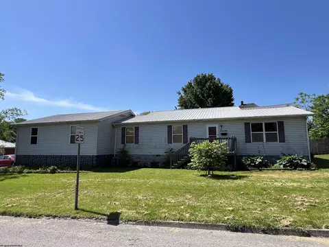 68 Pleasant Ave, Elkins, WV 26241