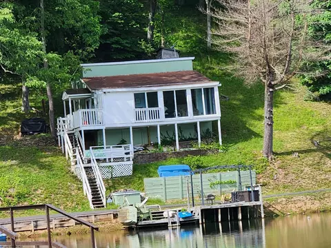1602 Crystal Lake Rd, West Union, WV 26456