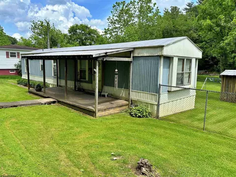 38 South St, Salem, WV 26426
