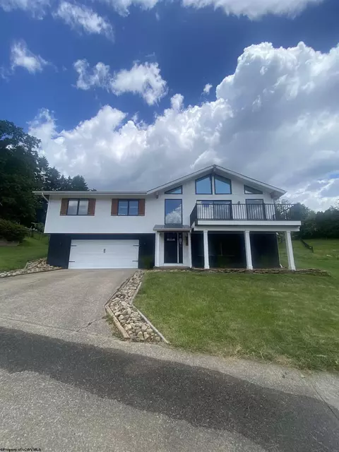108 Crestview Dr, Morgantown, WV 26508