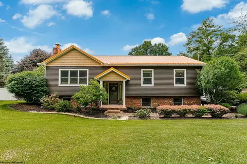 55 Arbogast Ln, Morgantown, WV 26508