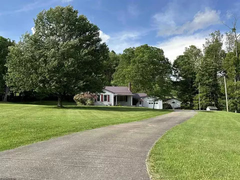 406 S Rd, Arthurdale, WV 26520